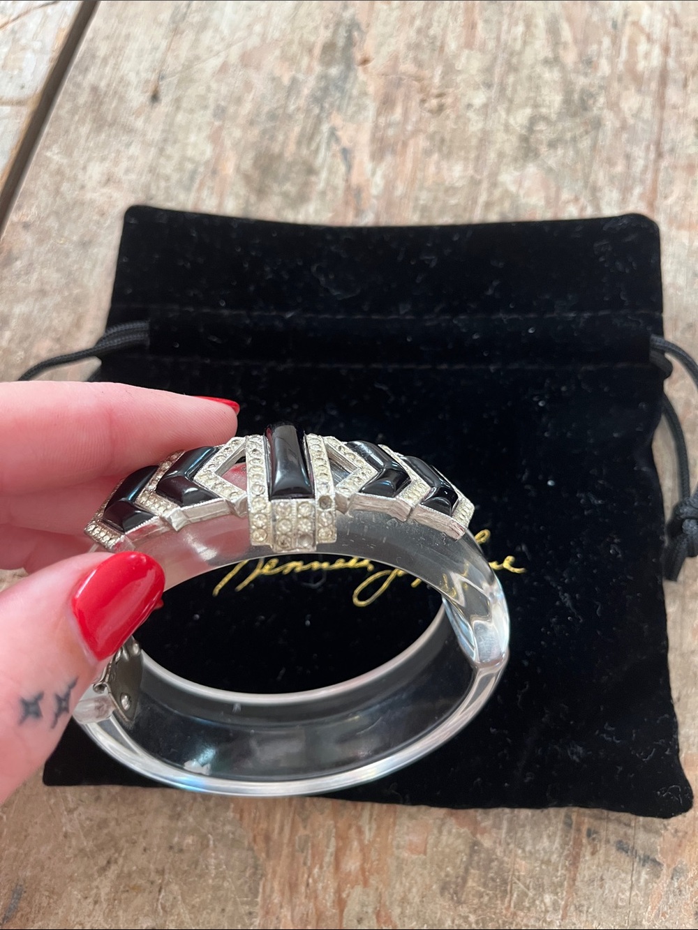 Vintage Kenneth Jay Lane Black & Crystal Lucite Hinged Bangle - Picture 5 of 6